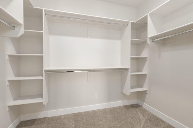 Building Photo - HURRICANE TOWNHOME!! Pet Friendly! Price Reduced!!