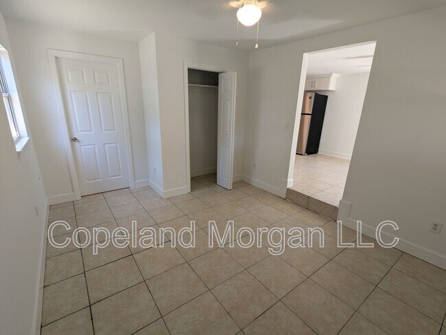 Building Photo - 2033 1/2 20th Street South