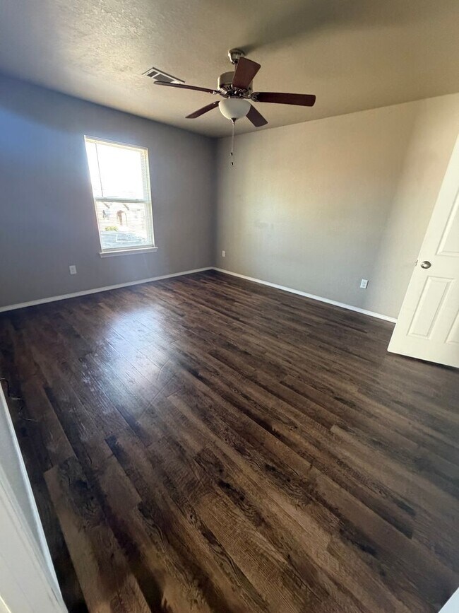 Building Photo - S. L Duplex