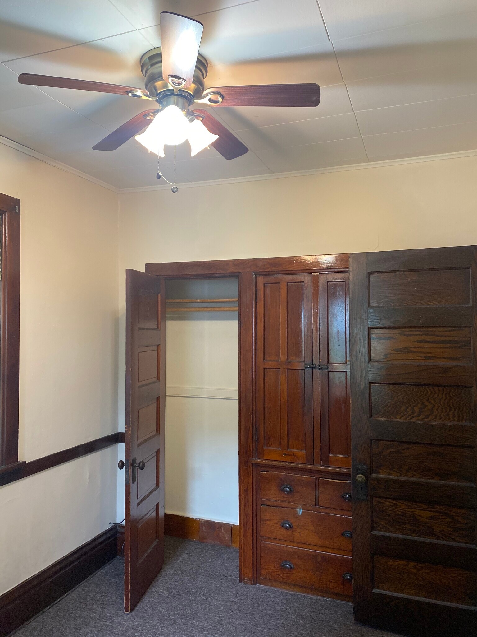 Building Photo - 112 S Mills St