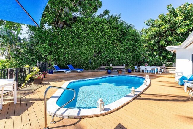 Building Photo - 25 NW 24th Ct