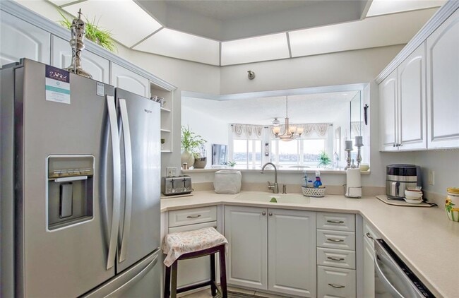 Building Photo - 8040 Sailboat Key Blvd S