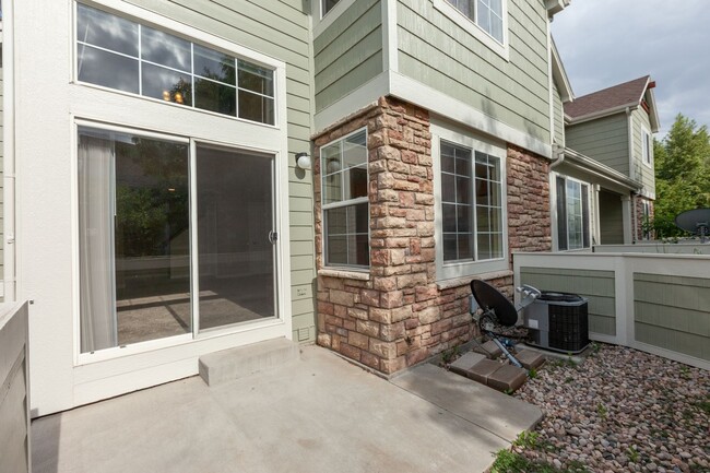Building Photo - Spacious 3-Bedroom Townhome in Prime South...