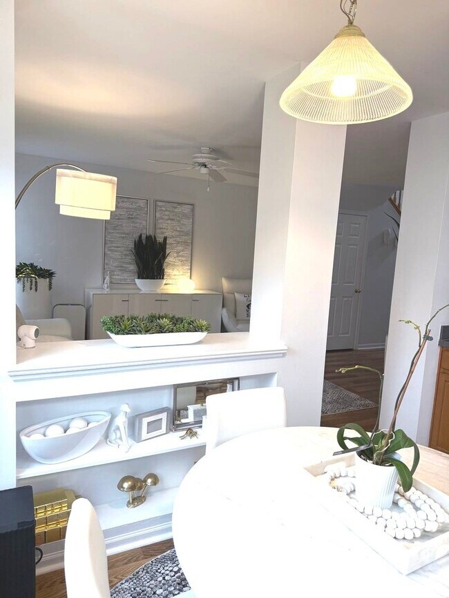 Building Photo - 2727 Borkshire Ln