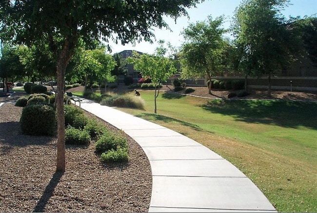 Building Photo - 9646 N 82nd Glen