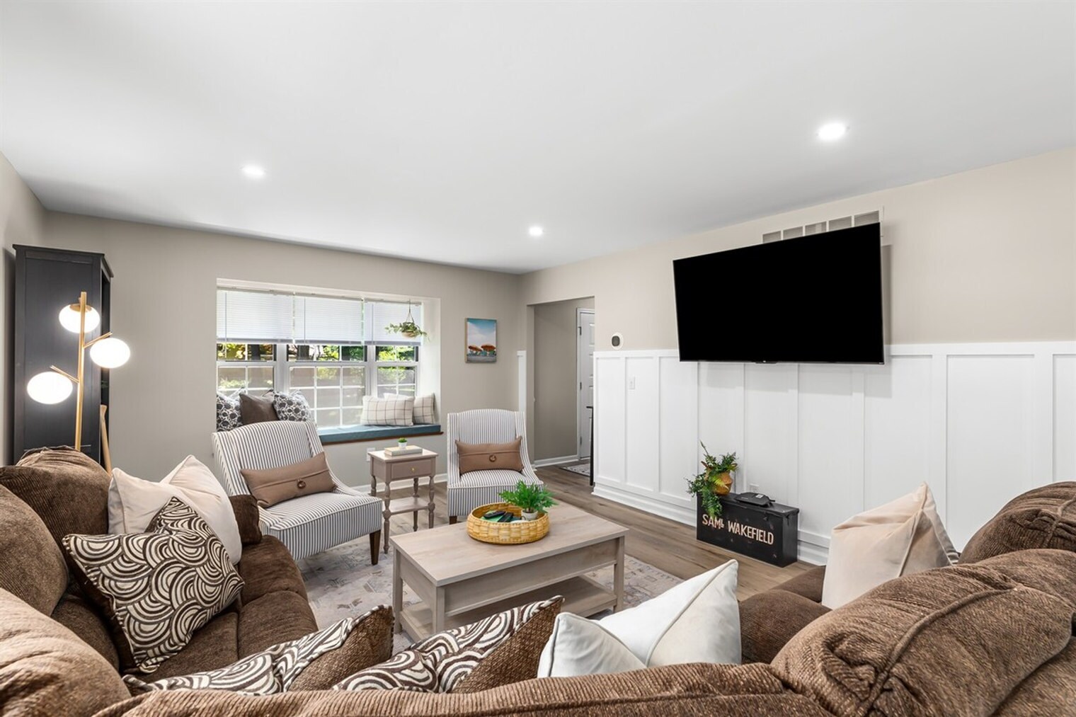 Building Photo - 4575 Oakestia St