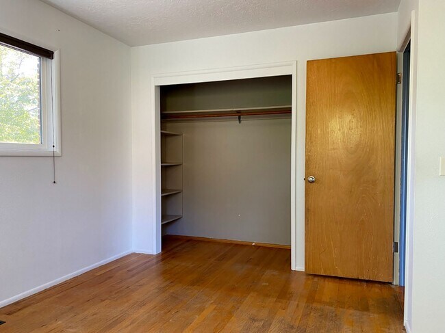 Building Photo - Home With Amazing River Views!