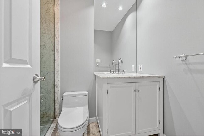 Building Photo - 3291 Sutton Pl NW