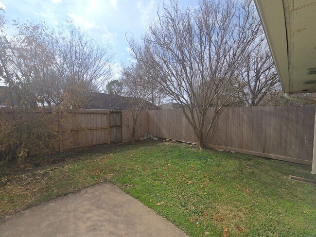 Building Photo - 19415 Southaven Dr