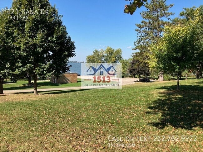 Building Photo - 121 Dana Dr