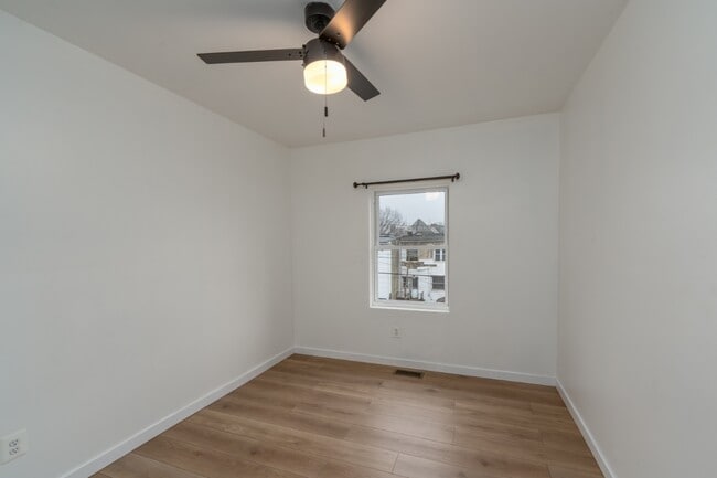 Building Photo - 5117 Queensberry Ave