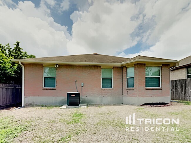 Building Photo - 10607 Shaencrest
