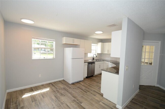 Building Photo - 107 Brunswick Ln