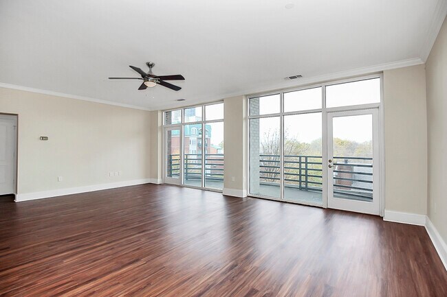 Building Photo - 400 N Church St