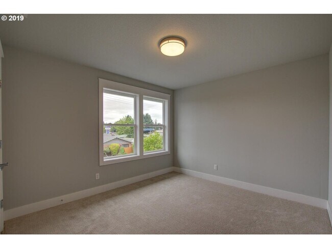 Building Photo - Stylish 3-Bedroom Home w/ Flex Space, Cove...
