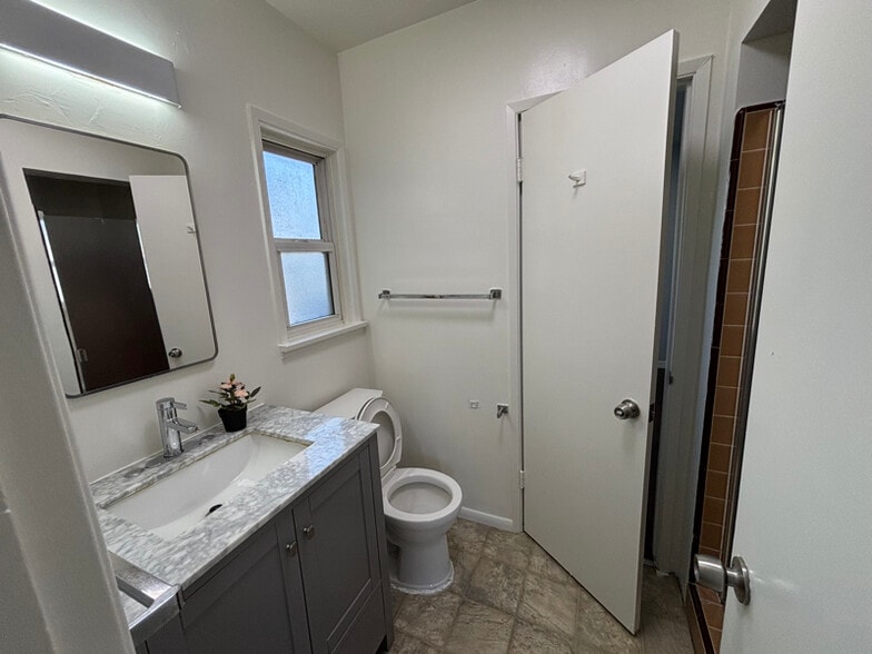 Building Photo - 10642 Artcraft Ave