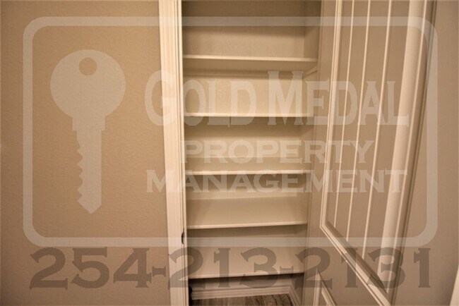 Building Photo - Charming 3-bed, 2-bath home now available ...