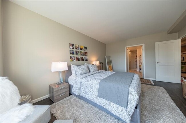 Building Photo - 320 Fort Duquesne Blvd