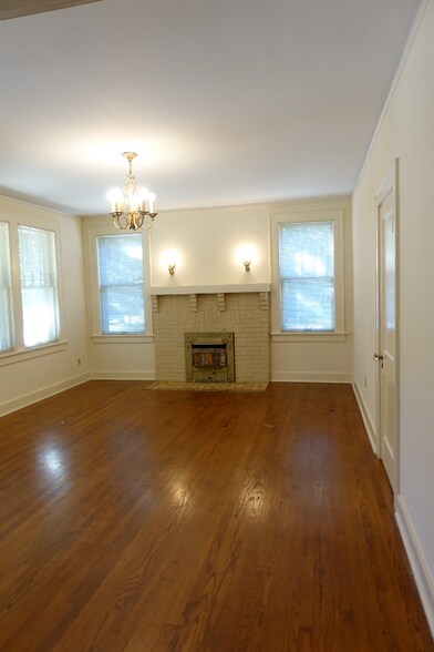Building Photo - 322 W 21st St