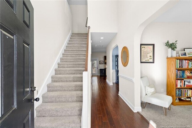 Building Photo - 597 Micahs Way N