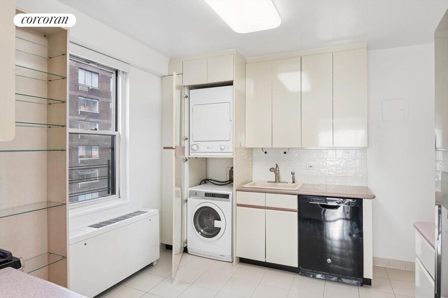 Building Photo - 340 E 64th St