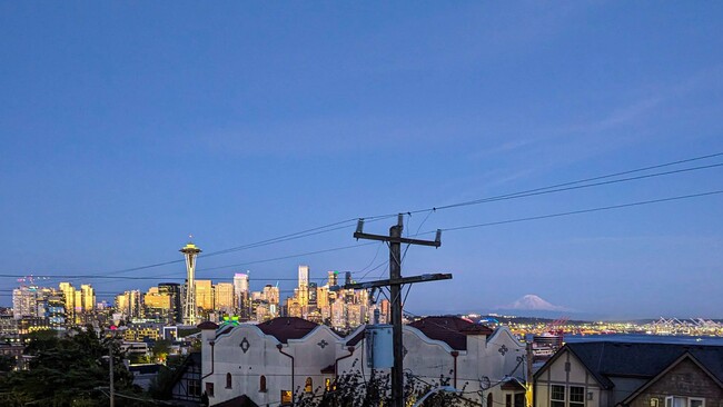 Seattle Sunset - 500 W Olympic Pl