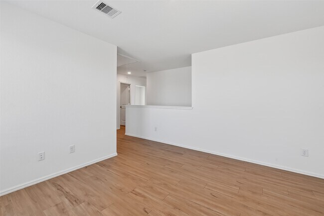 Building Photo - 7402 Clover Chase Dr