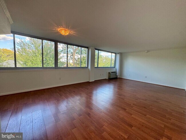 Building Photo - 5353 Columbia Pike