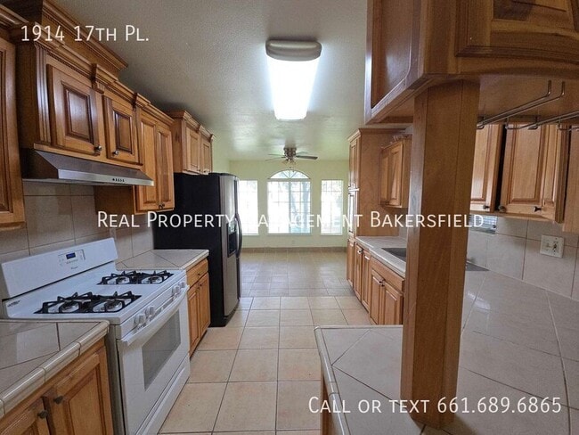 Building Photo - 1914 17th Pl