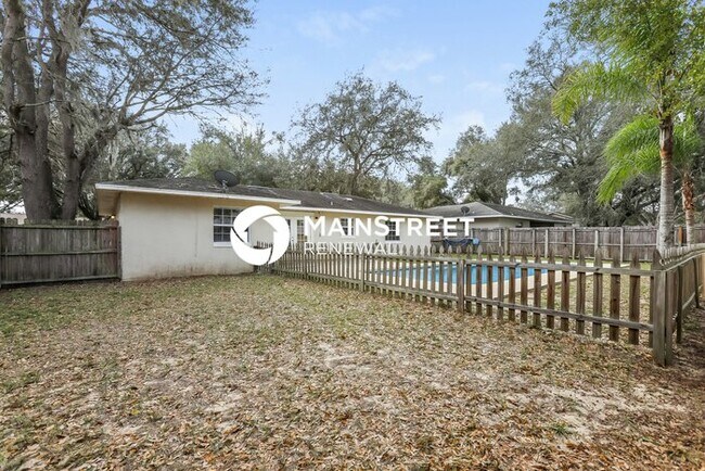 Building Photo - 3 Bedroom Pet-Friendly Home in Eustis, FL ...