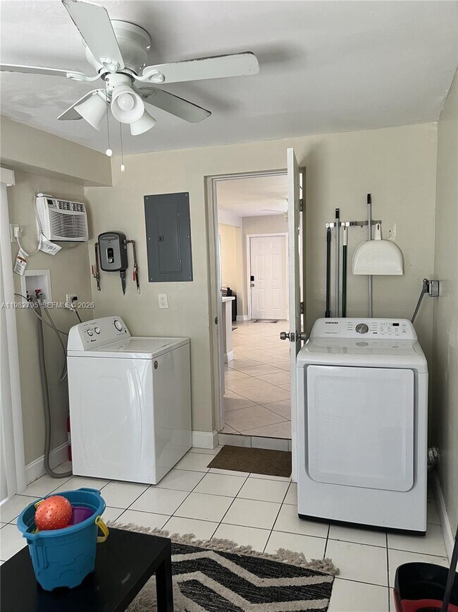 Building Photo - 2415 Grant St