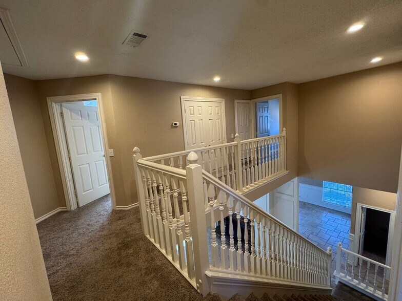 Building Photo - 3205 Ridge Cir