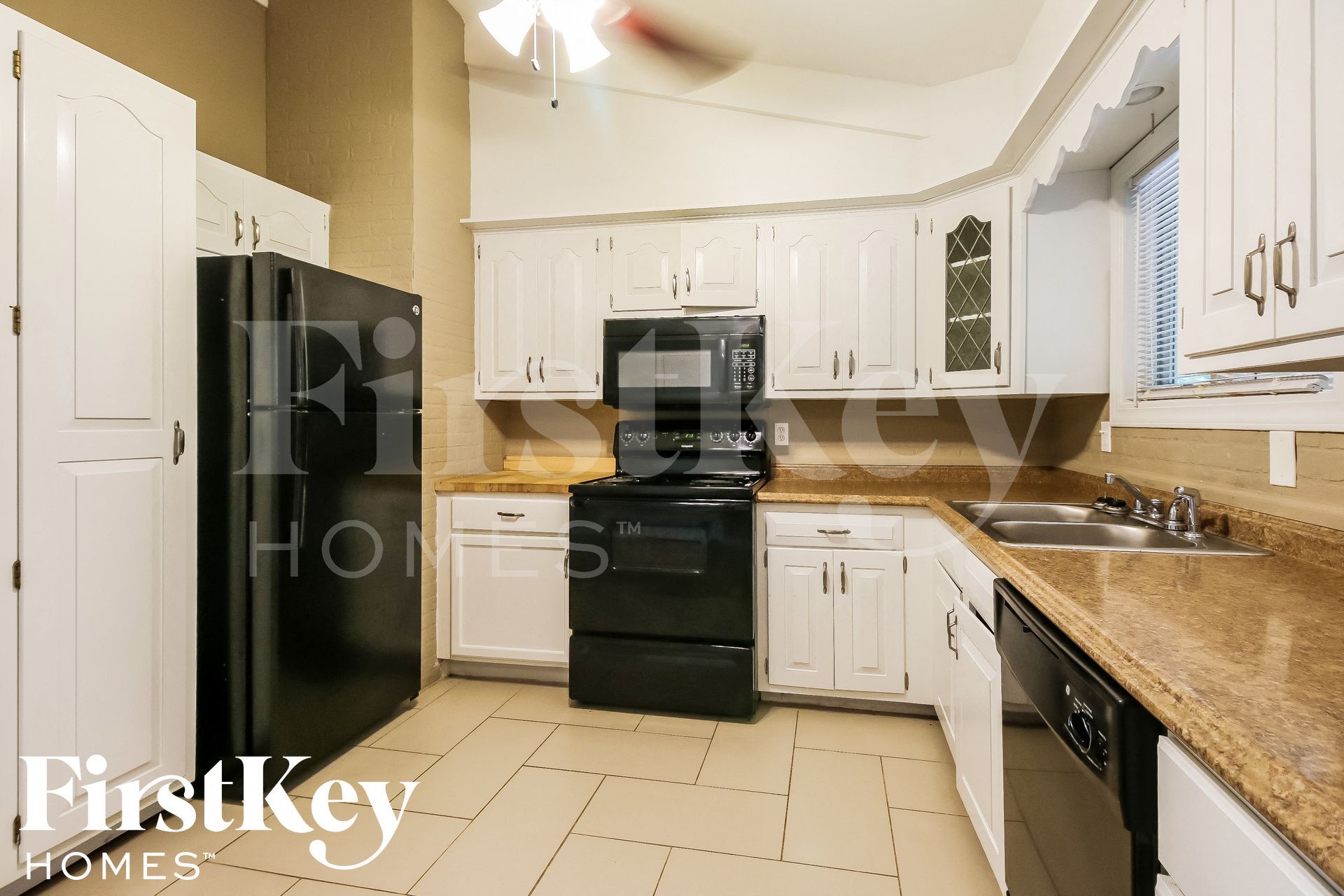 Building Photo - 2305 NE 61st St