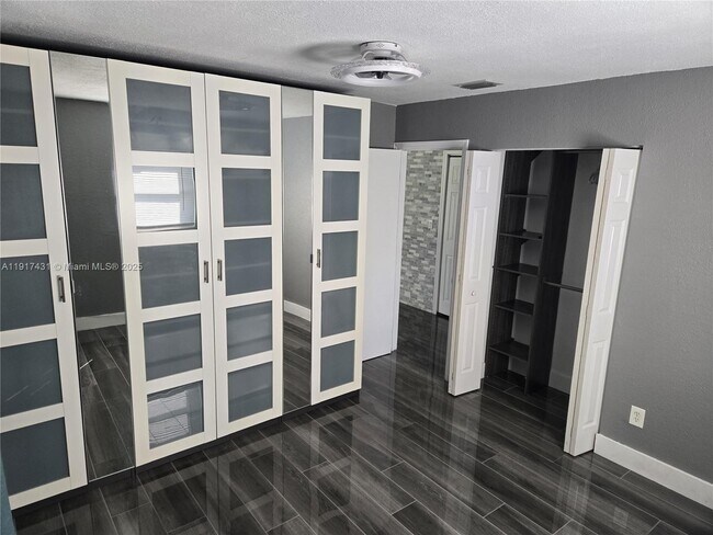 Building Photo - 2190 NE 1st Ln