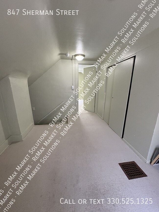 Building Photo - 847 Sherman St