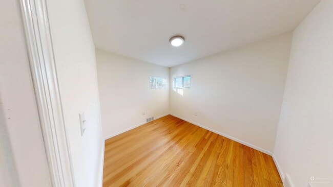 Building Photo - South Colonie Schools 2BR 1BA