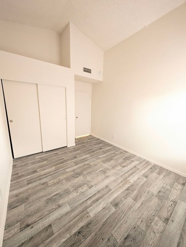 Building Photo - AVAILABLE NOW IN GREAT GILBERT LOCATION WITH NO HOA!!!