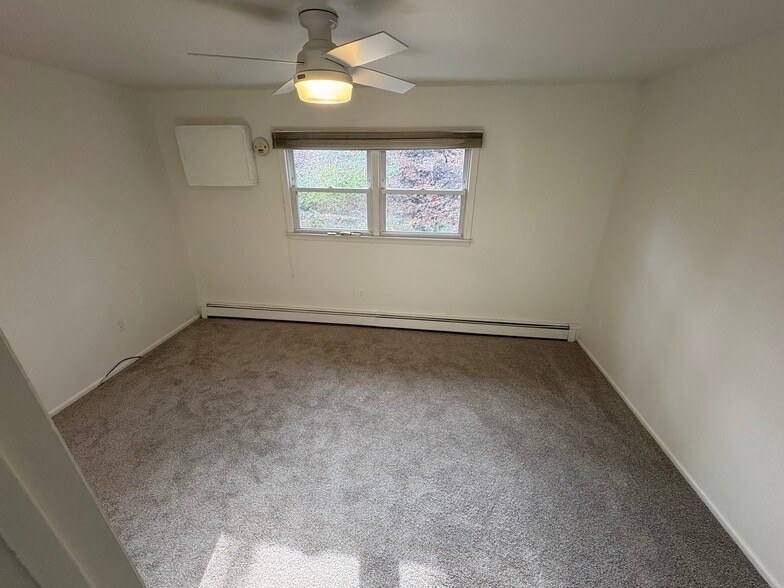 Building Photo - 23 Pilgrim Dr