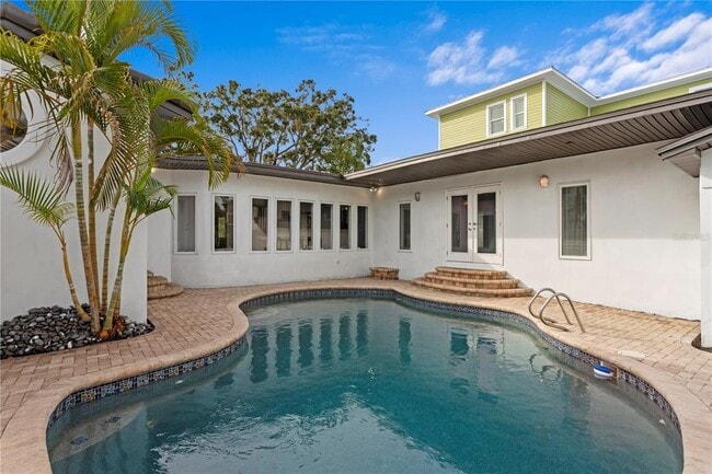 Building Photo - 2610 S Dundee St