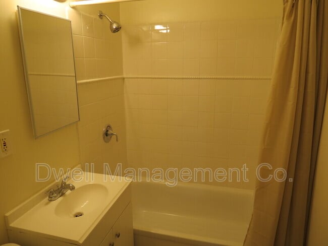 Building Photo - 1420 Diamond Ln