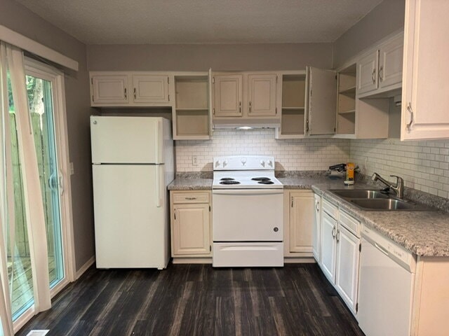 Building Photo - "Charming 2-Bed Multiplex in Davenport wit...