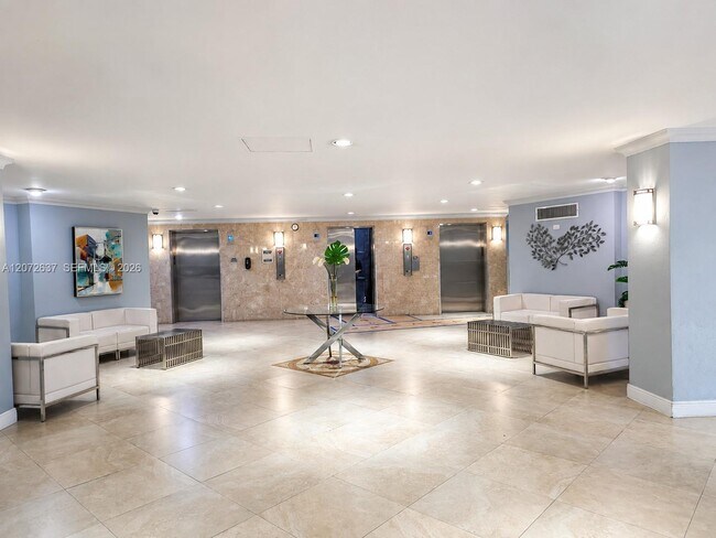 Building Photo - 600 Parkview Dr