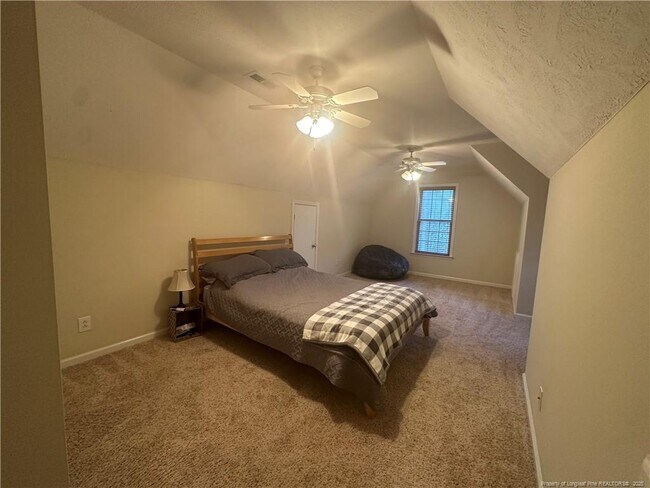 Building Photo - 143 Fairway Ln