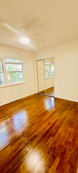 Building Photo - 4313 Mentone St