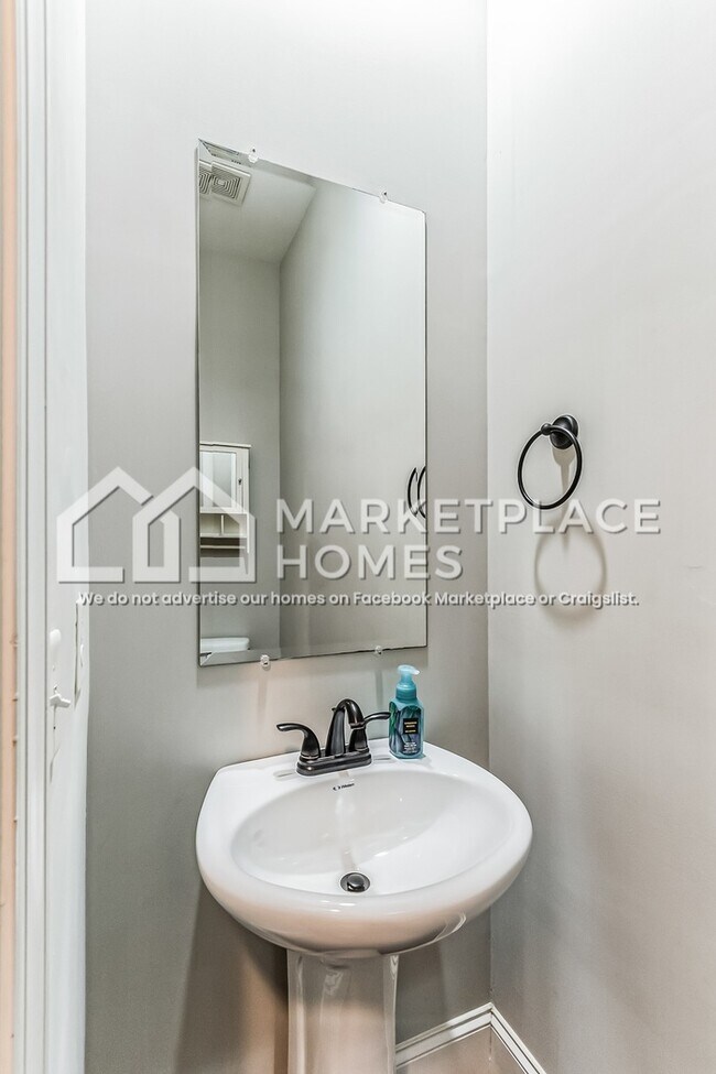 Building Photo - 127 Ervin St