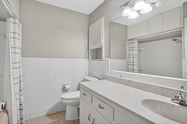 Building Photo - 3210 Cimmaron Ave