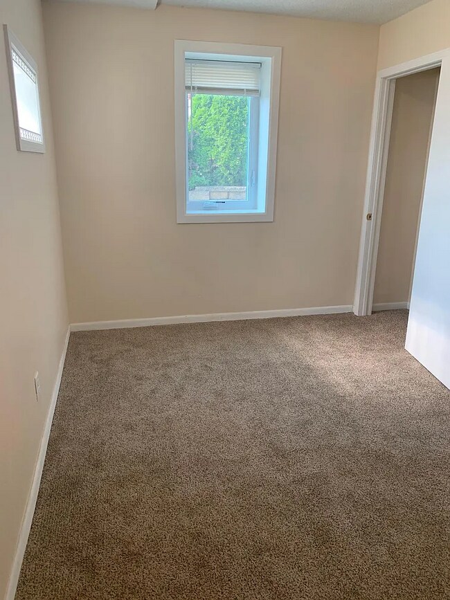 Building Photo - 723 Conway St