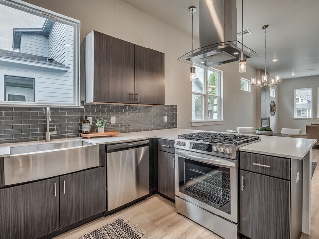 Building Photo - Spacious 4-Bedroom Home with Thoughtful De...