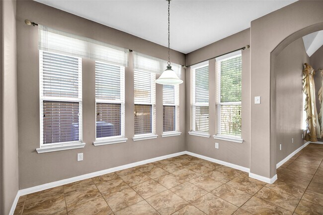 Building Photo - 25525 Oakhurst Forest Dr