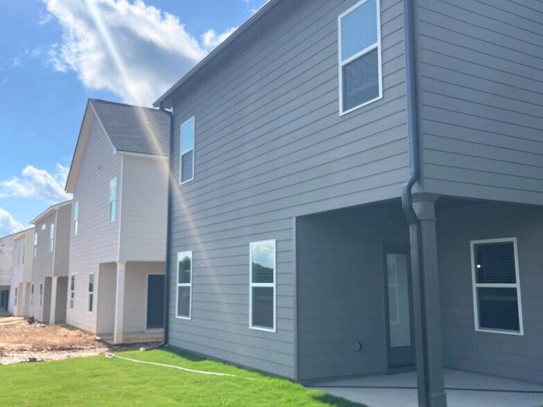 Building Photo - 708 Shetland Trl